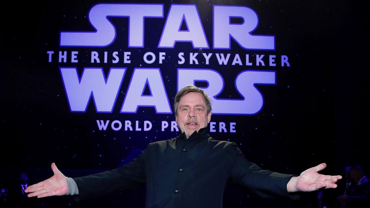 Mark Hamill Talks Reprising Luke Skywalker 'Star Wars' Role - Men's Journal