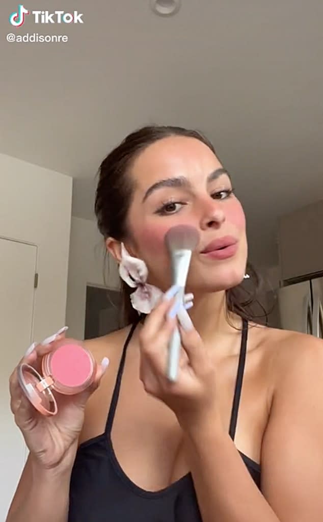 Addison Rae, W blush makeup trend, TikTok