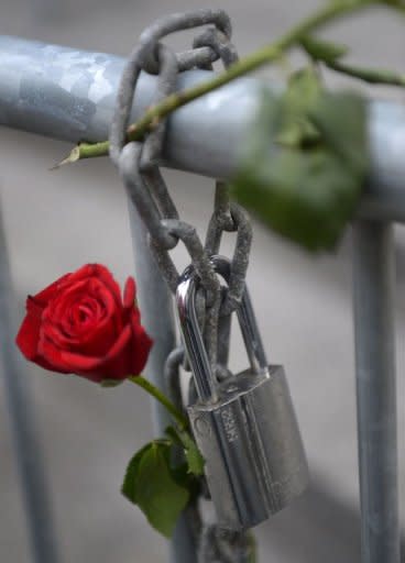 A rose, symbol of the Norwegian Labour movement, is placed at a security fence outside Oslo courthouse on the opening day of the trial of rightwing extremist Anders Behring Breivik