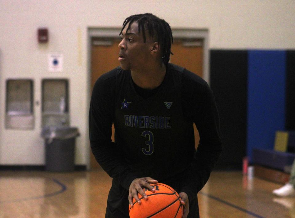 Riverside forward Tae'shaun Gelsey (3) looks for a passing lane against Ribault during a Gateway Conference high school boys basketball quarterfinal.