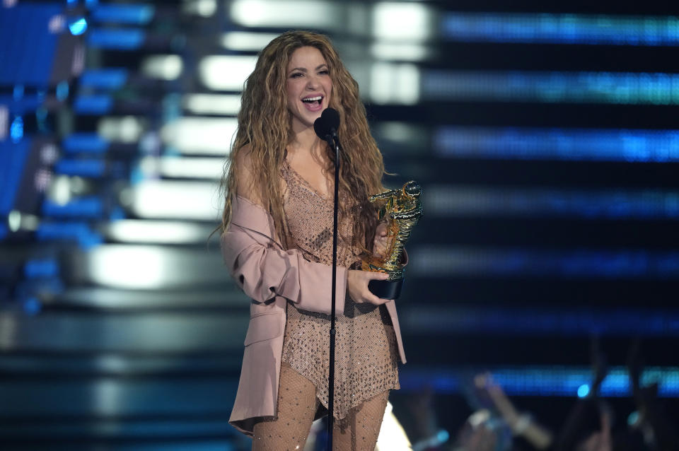 Shakira recibe el premio Video Vanguard en los Premios MTV a los Videos Musicales el martes 12 de septiembre de 2023 en el Prudential Center en Newark, Nueva Jersey. (Foto Charles Sykes/Invision/AP)