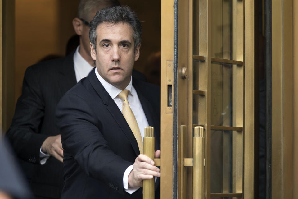 Michael Cohen, exabogado de Donald Trump y quien puede saber mucho acerca de sus finanzas, fotografiado a su salida de los tribunales en Nueva York el 21 de agosto del 2018. (AP Photo/Mary Altaffer, File)