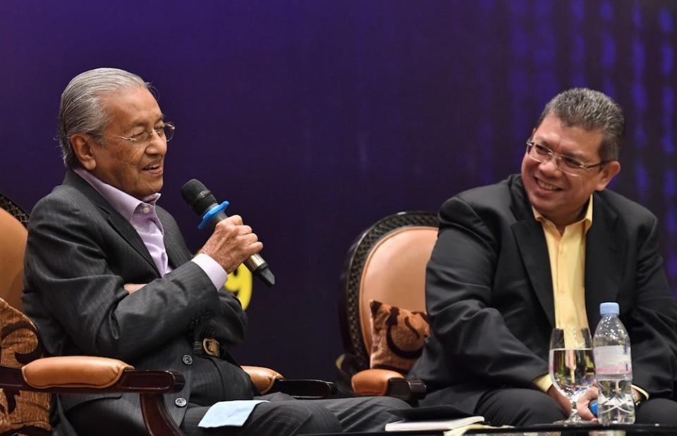 Datuk Saifuddin Abdullah (right) echoed others from the faction who earlier reiterated their support for Tun Dr Mahathir Mohamad.  — Bernama pic