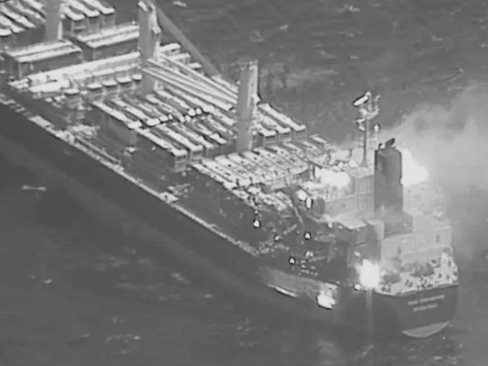 美國中央司令部發布了遭攻擊貨船的圖像，指控青年運動攻擊，造成平民死亡。