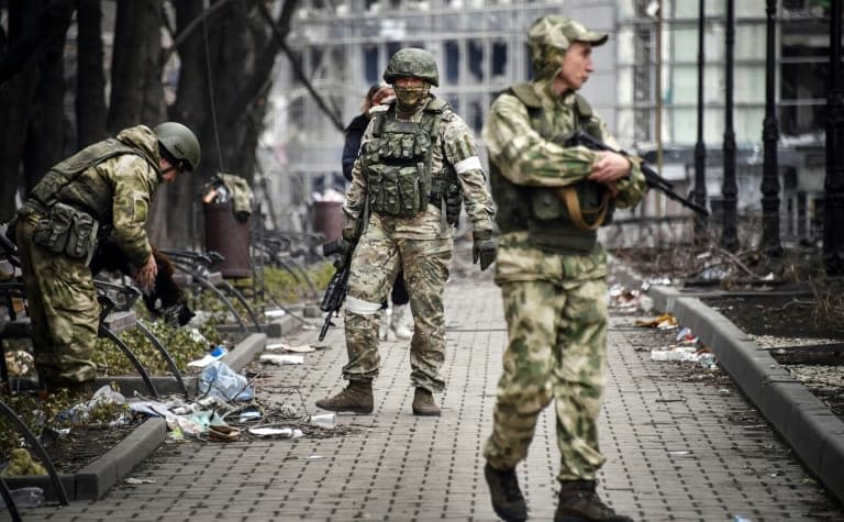 Des soldats russes dans les rues de Mariupol le 12 avril 2022 - Alexander NEMENOV &#xa9; 2019 AFP
