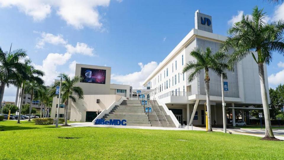El Miami Dade College ofrece una sesión informativa para profesionales formados en el extranjero que estén en busca de carreras en educación en Miami, este lunes 13 de noviembre, en el recinto de Hialeah.