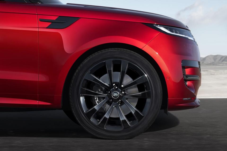 蚌式引擎蓋是Range Rover家族經典元素之一，少了它就少了一味！