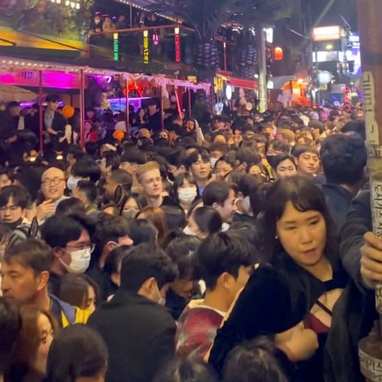 Asistentes al festival de Halloween de Itaewon