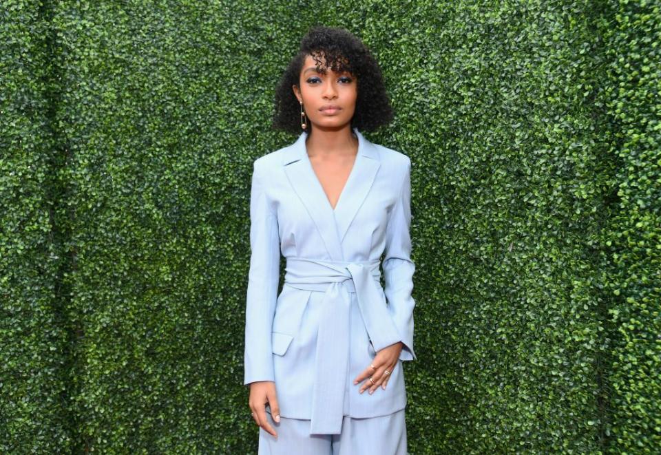 <p>What goes with a stylish side bang? A smize of course! Actress <strong>Yara Shahidi</strong> illustrates the look on curly hair and we love it. </p>