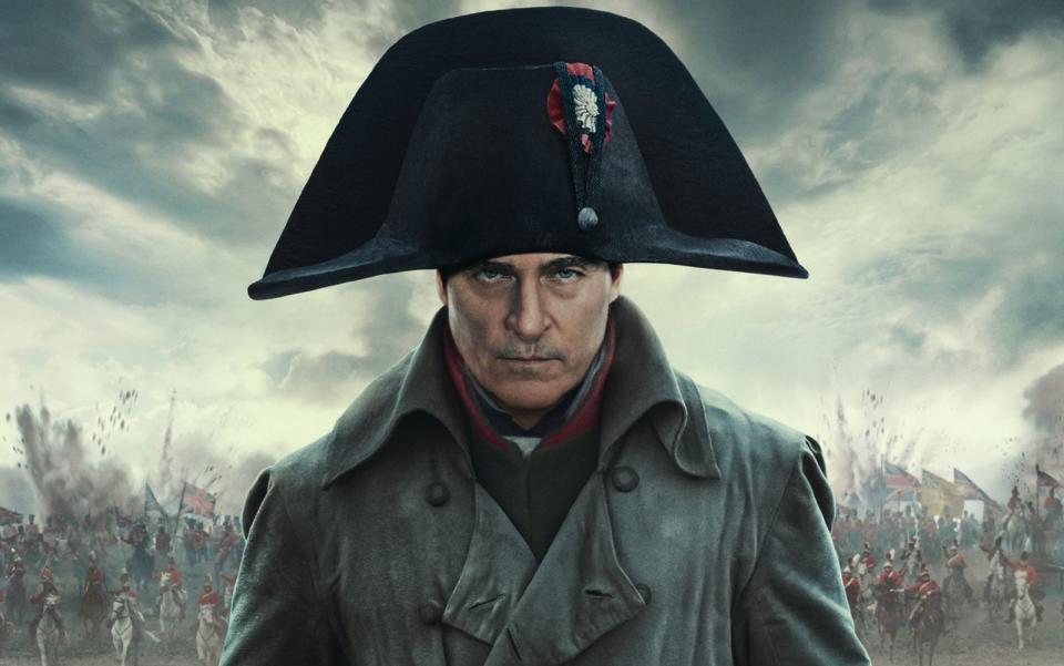 Auch unter widrigsten Bedingungen führt Napoleon (Joaquin Phoenix) seine Truppen an. (Bild: 2023 Apple/Sony Pictures)