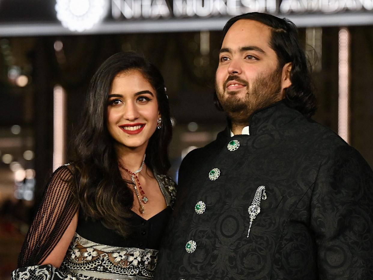 Anant Ambani mit seiner Braut Radhika Merchant. - Copyright: SUJIT JAISWAL/AFP via Getty Images