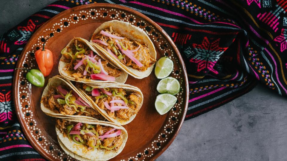 Tacos de cochinita pibil en estufa