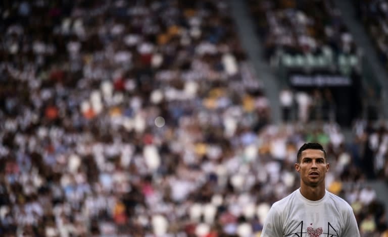 "Genoa nel cuore" - Genoa in the heart - Cristiano Ronaldo wears a jersey in hommage of the victims of Morandi bridge collapse