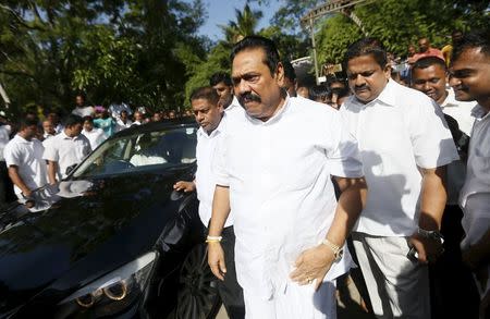 Former Sri Lankan president Mahinda Rajapaksa arrives at his residence in Medamulana July 1, 2015. REUTERS/Dinuka Liyanawatte