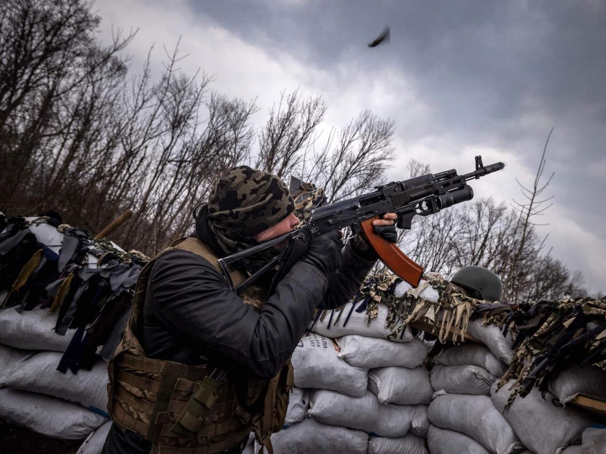 A Ukrainian soldier pointing his weapon toward the sky