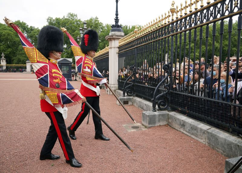 Foto del lunes del cambio de guardia en el Palacio de Buckingham