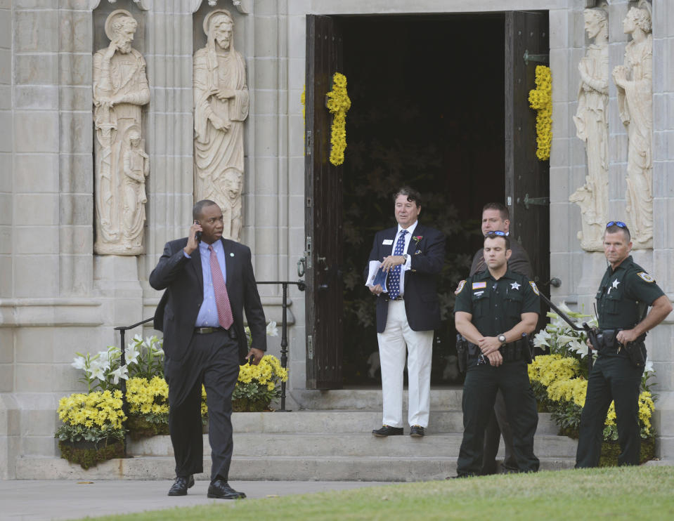 Security stand guard outside Episcopal Church of Bethesda-by-the-Sea for President Donald Trump and family attending Easter Service in Palm Beach, Fla., Sunday, April 16, 2017. (Joe Cavaretta/South Florida Sun-Sentinel via AP)