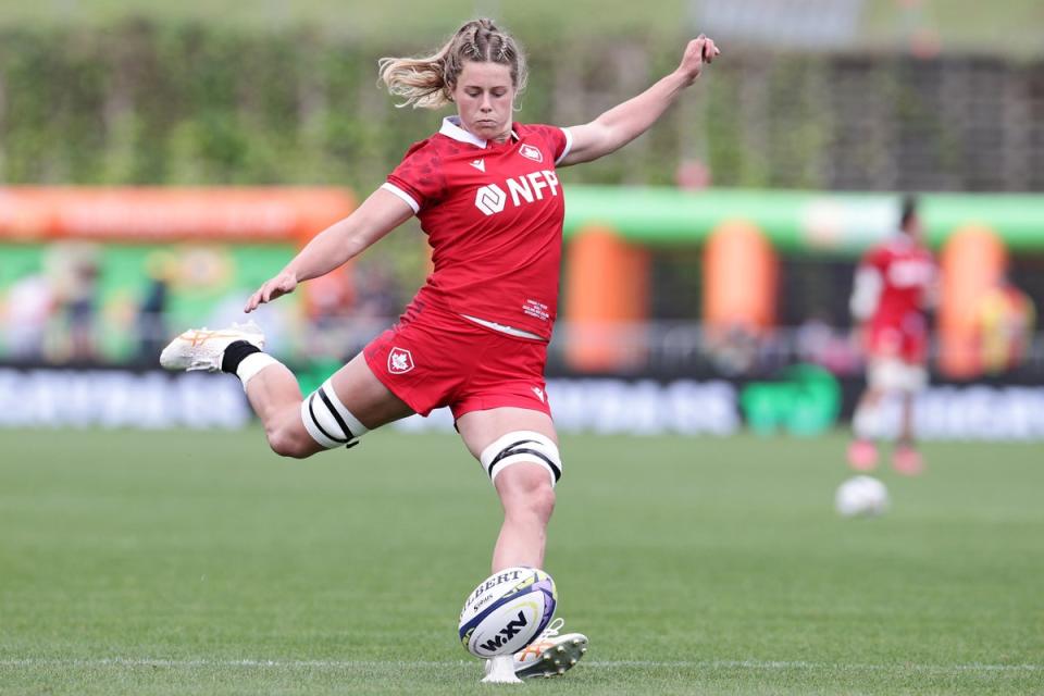 Canada No 8 Sophie de Goede has re-signed for Saracens (Getty Images)