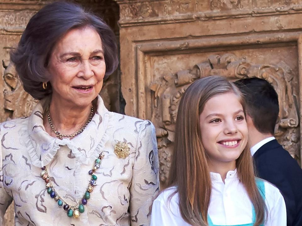 <p>Deutlich einfacher lässt sich bestimmen, wer die Namenspatin der zweiten spanischen Prinzessin ist: Sofia heißt Leonors kleine Schwester selbstverständlich nach ihrer Oma, der ehemaligen Königin. (Bild: Carlos Alvarez/Getty Images)</p> 