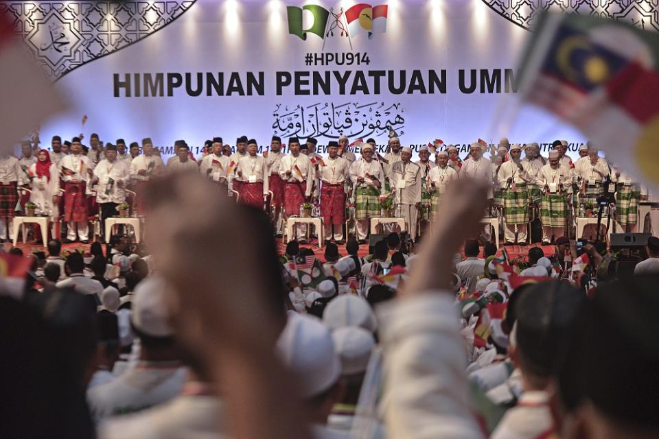 PAS and Umno leaders at the Himpunan Penyatuan Ummah at Putra World Trade Centre in Kuala Lumpur September 14, 2019. — Picture by Shafwan Zaidon