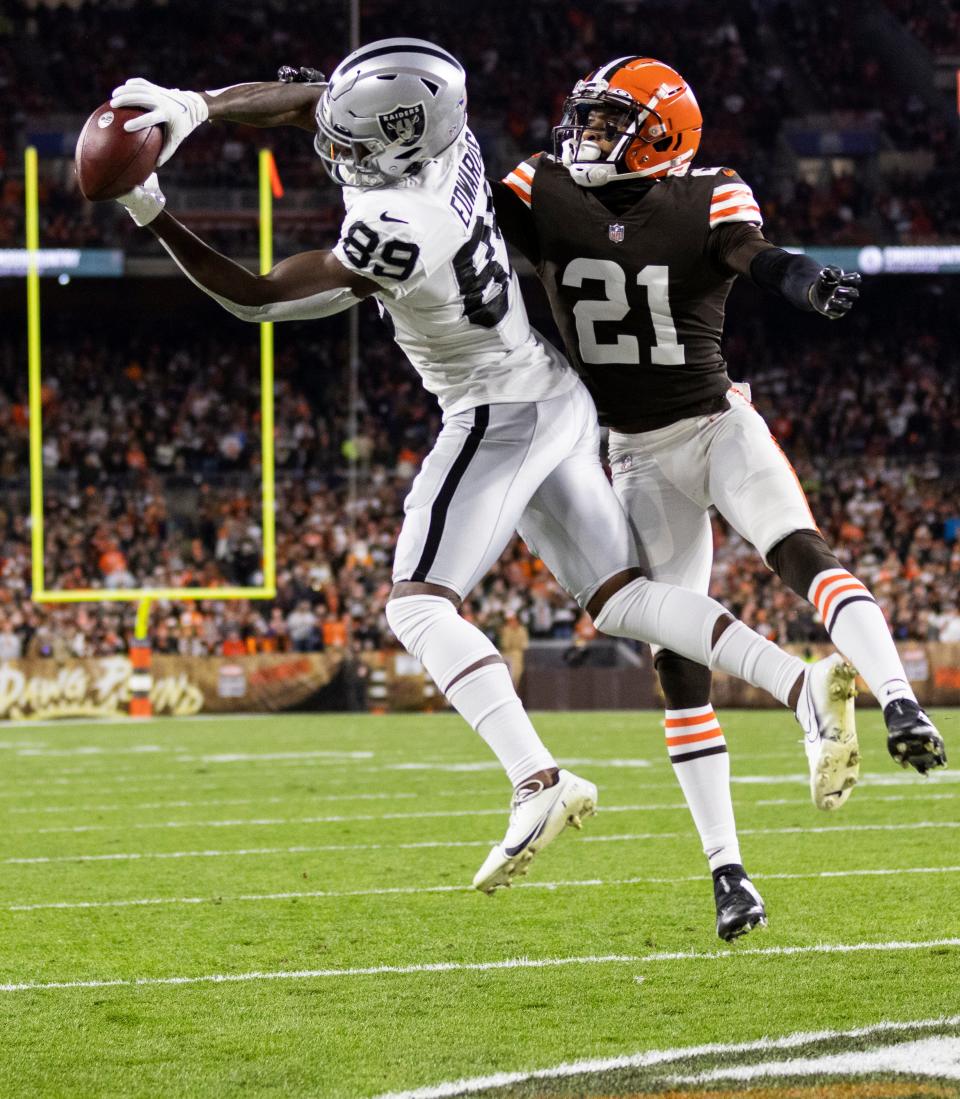 Dec 20, 2021; Cleveland, Ohio, USA; Las Vegas Raiders wide receiver Bryan Edwards (89) makes a touchdown reception in the end zone against Cleveland Browns cornerback Denzel Ward (21) during the first quarter at FirstEnergy Stadium. Mandatory Credit: Scott Galvin-USA TODAY Sports