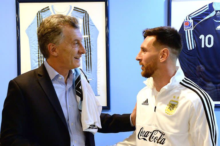 Macri, durante un encuentro con Messi en junio del año pasado