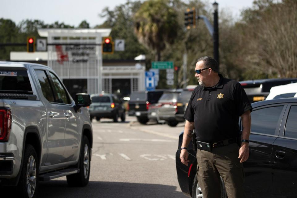 Police block off roads near the courthouse due to the bomb threat (AP)