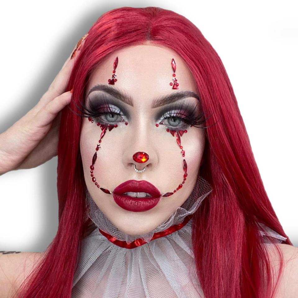 MUA Jacey wears makeup inspired by Pennywise from "It."