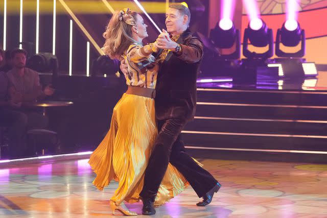 <p>Eric McCandless/ABC via Getty</p> Peta Murgatroyd and Barry Williams on 'Dancing With the Stars'