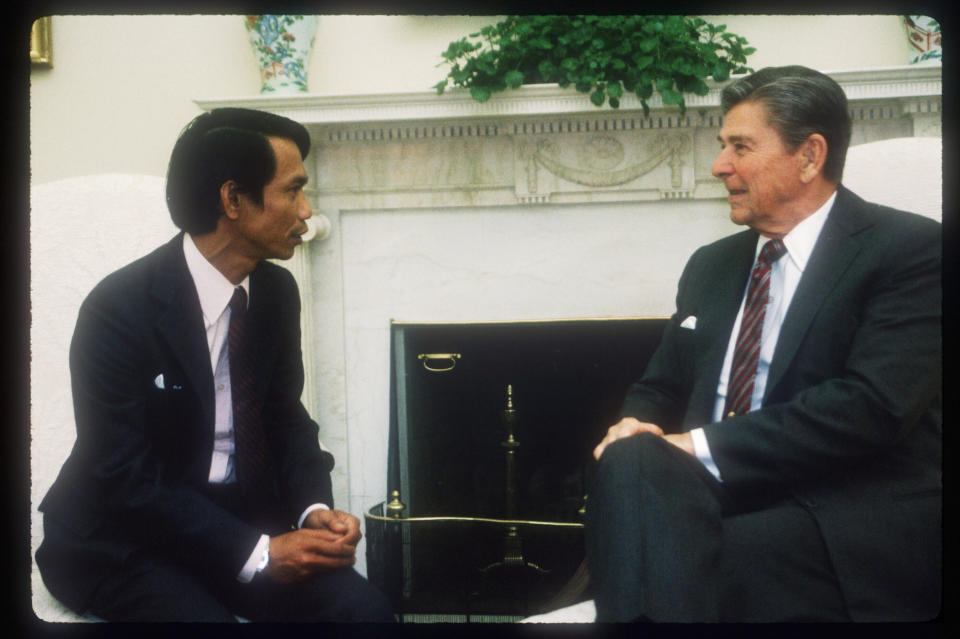 Dith Pran speaks with President Ronald Reagan May 24, 1985 in Washington, DC.