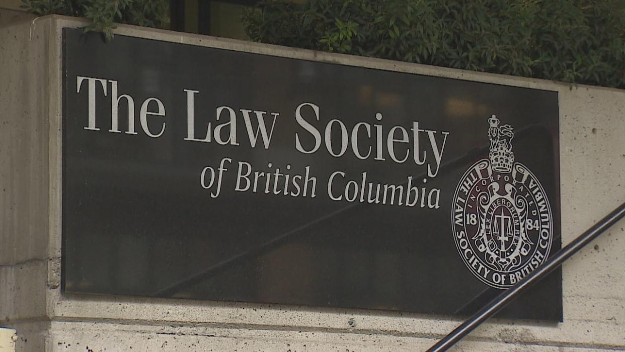 The Law Society of B.C.  says proposed plans for a single regulatory body for lawyers, paralegals and notaries will impede the independence of lawyers from the government. (Jon Hernandez/CBC - image credit)