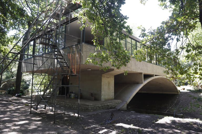 Restauración de la Casa sobre el arroyo construida por el arquitecto Amancio Williams para su padre en Mar del Plata