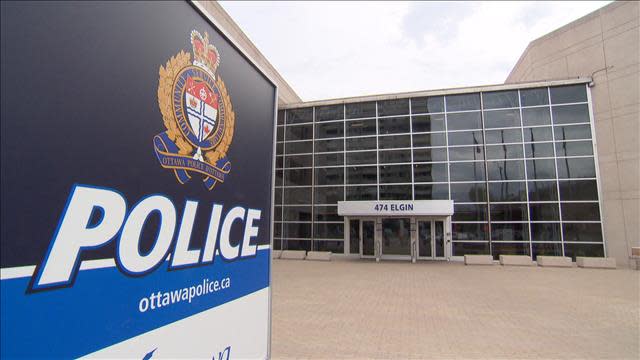 Ottawa police are warning about a recent increase in reports of door-to-door scams. (Radio-Canada - image credit)