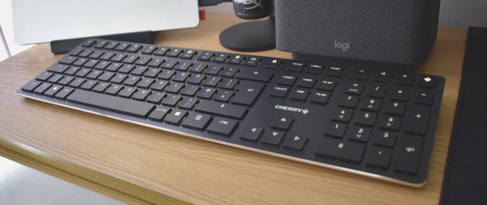 Cherry KW X ULP wireless keyboard review photos