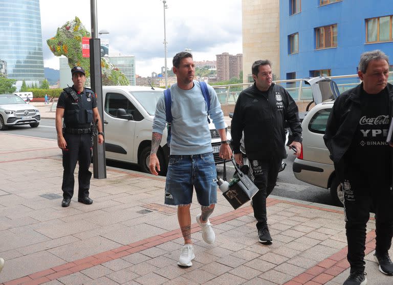 Lionel Messi llegó a Bilbao para iniciar la preparación de la "Finalissima" con Italia