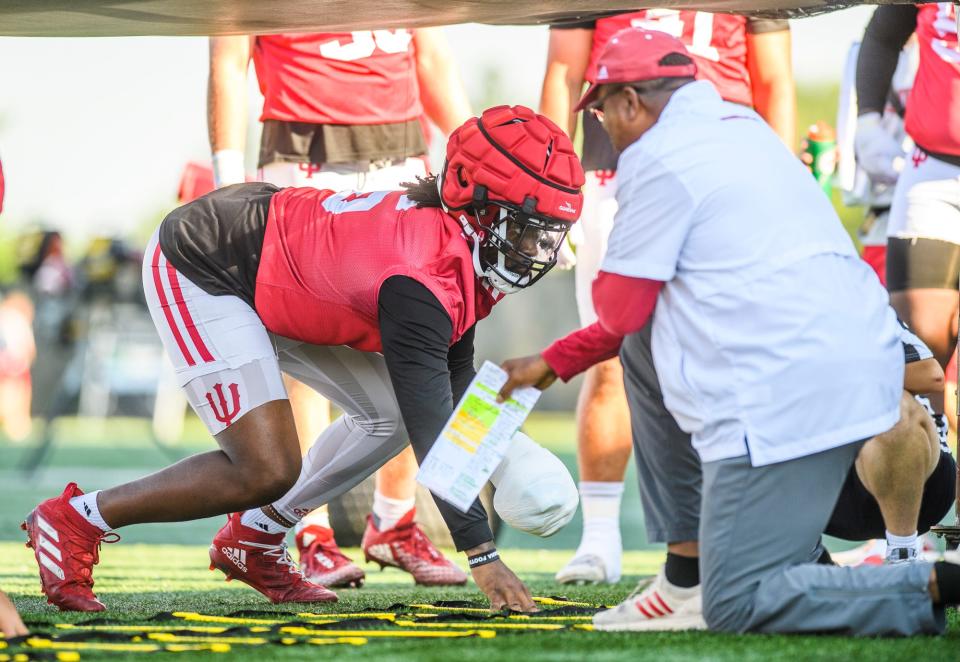 Indiana's James Head Jr. (6) gets in position for a drill on launch form during fall football camp at Indiana University on Thursday, Aug. 11, 2022. 