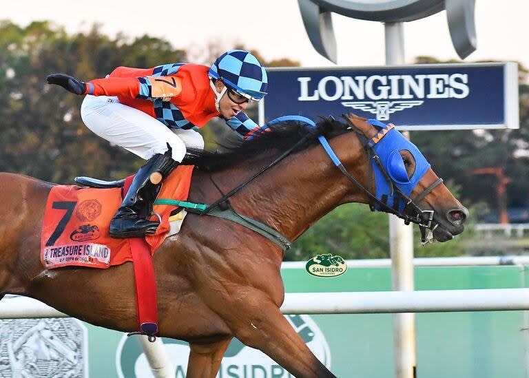 Con Treasure Island, Francisco Gonçalves festejó en la Copa de Oro, uno de los nueve Grupo 1 que logró este año el jinete.