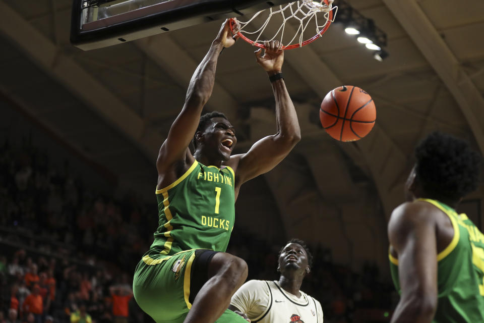 Oregon center N'Faly Dante (1) dunks against Oregon State in the final seconds of an NCAA college basketball game Saturday, Feb. 17, 2024, in Corvallis, Ore. (AP Photo/Amanda Loman)