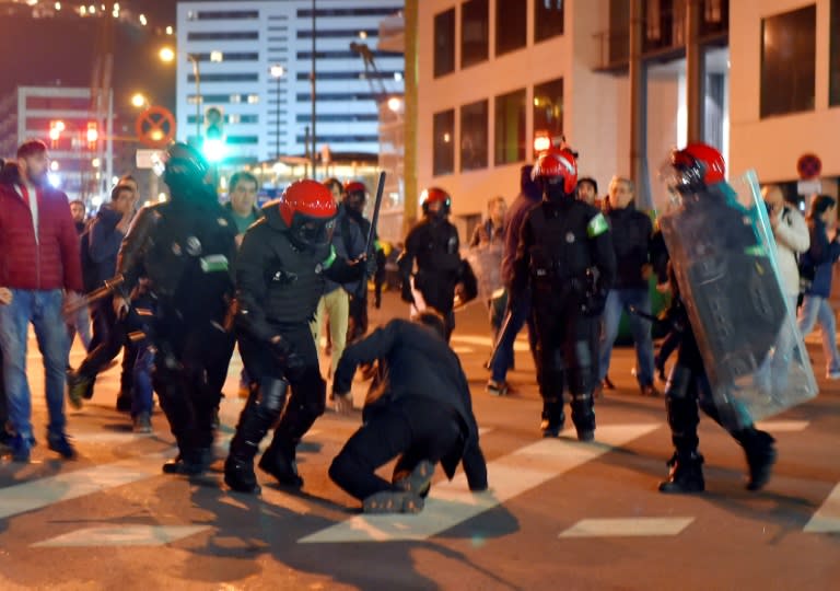 Violence broke out before the start of the game between Athletic Bilbao and Spartak Moscow