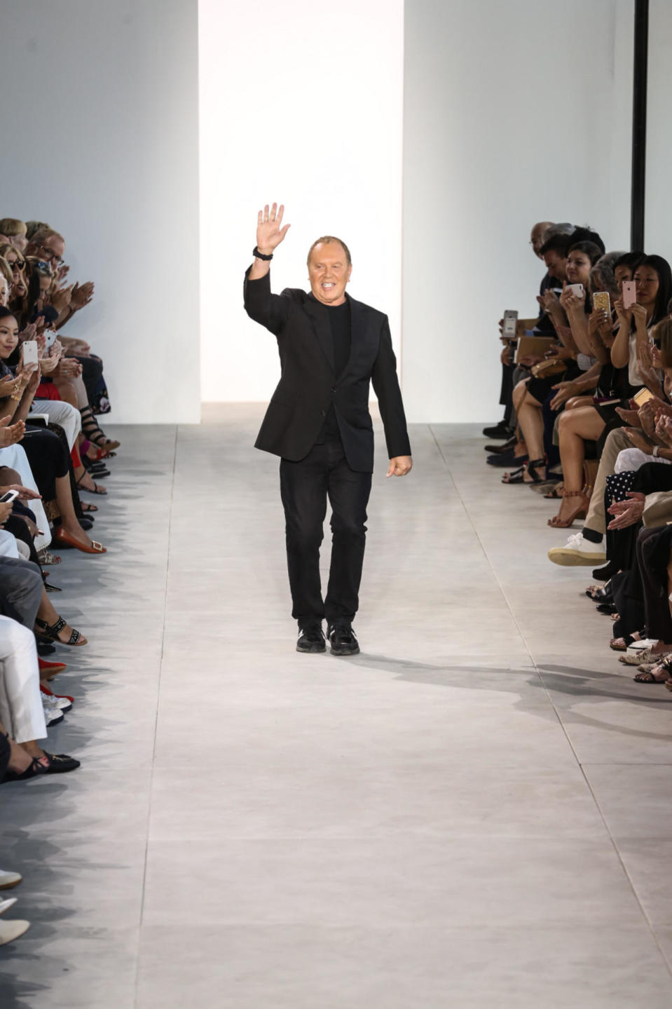 Michael Kors unterstützt die Vereinten Nationen beim Kampf gegen den Hunger auf Erden. Der Modemogul hat der Charity-Organisation God’s Love We Deliver bereits 2012 umgerechnet rund 3,7 Millionen Euro gespendet. Die Partnerschaft ist langfristig angelegt - Kors plant, über viele Jahre hinweg weiter Spendenprojekte und Kampagnen umzusetzen.