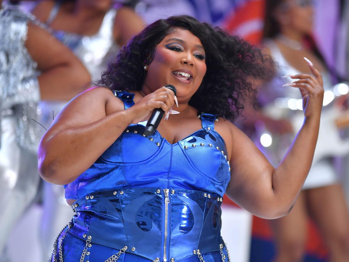 Lizzo says she's lucky that she doesn't 'feel that weight gain is bad anymore'