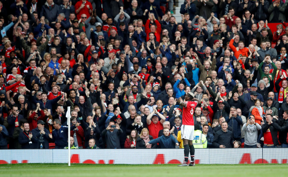 Paul Pogba devant les supporters d’Old Trafford après avoir ouvert le score.