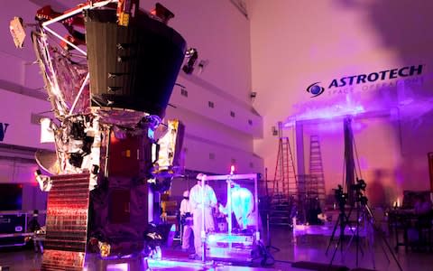 Technicians and engineers perform light bar testing on NASA's Parker Solar Probe at the Astrotech processing facility in Titusville - Credit: AFP