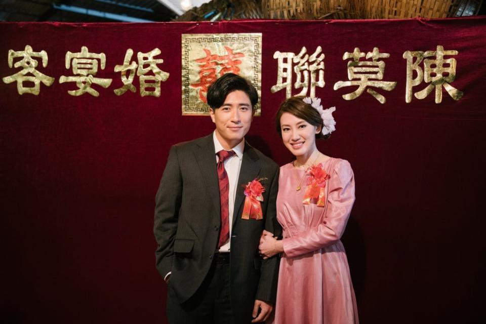 想起幾十年前排除萬難結婚，當日二人講過會對彼此不離不棄。