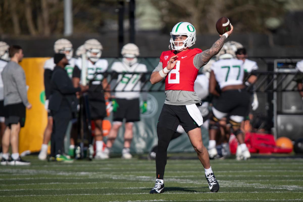 Der neue Quarterback Dillon Gabriel und andere debütieren beim ersten Frühjahrstraining des Oregon Football