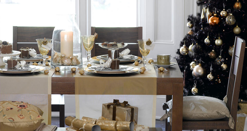 Gold and cream christmas Centerpiece idea