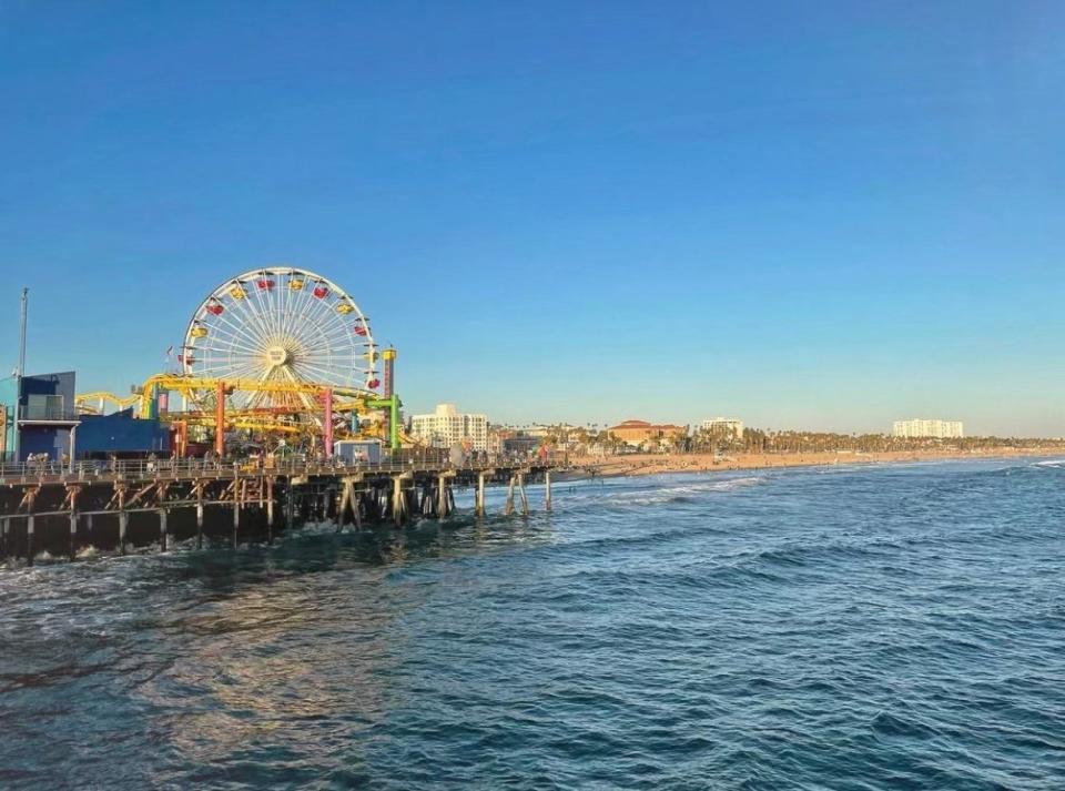 聖塔蒙尼卡碼頭（Santa Monica Pier）（記者朱敏梓／攝影）