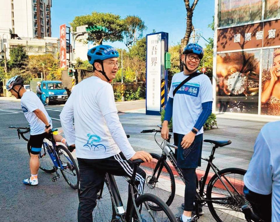 連勝文（右）與朱立倫（左）今年1月參加自行車一日北高活動，2人互動備受外界矚目。（翻攝連勝文臉書）