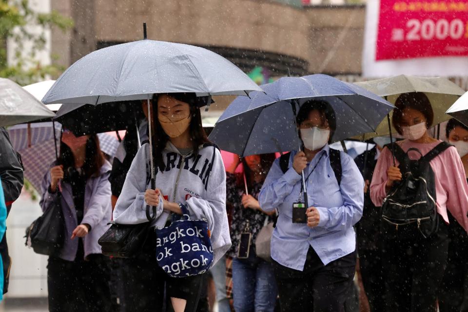 台北市上班時間下起大雨。廖瑞祥攝