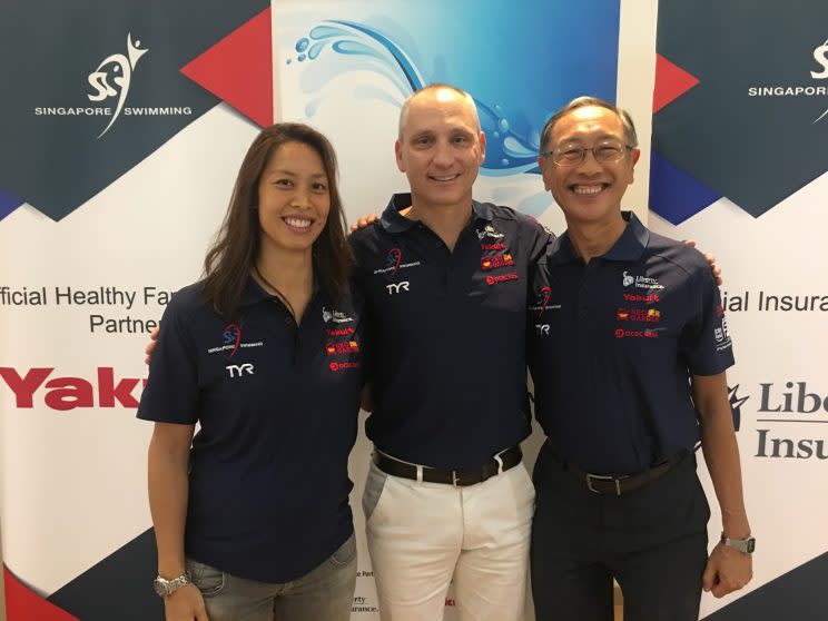 (L-R): Singapore Swimming Association Vice-President Joscelin Yeo, Stephan Widmer, and President Lee Kok Choy. (Photo: Nigel Chin/Yahoo Singapore)